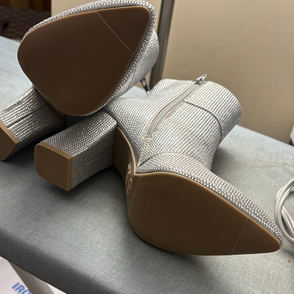 Steve Madden Silver Rhinestone Pointed Toe Booties NWOT -never worn - Picture 5 of 8